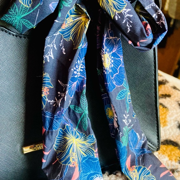 STEVE MADDEN BLACK SMALL PURSE WITH SCARF ACCENT AND DETACHABLE STRAP - Picture 3 of 9